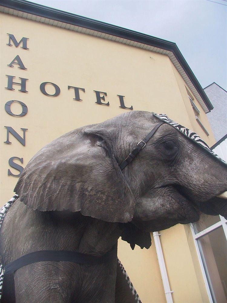 Mahon'S Hotel Irvinestown Exterior foto